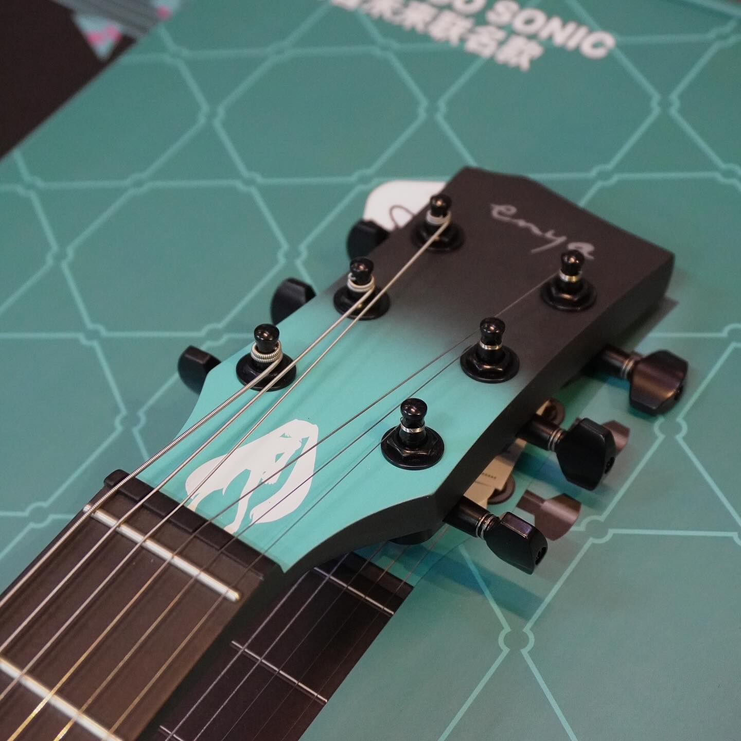 Đàn Guitar Enya Nova Go Sonic - Hatsune Miku Edition Blue